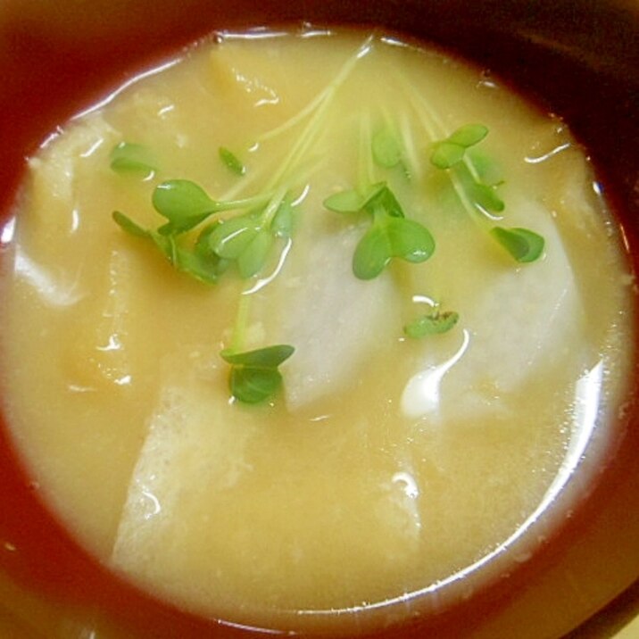 里芋と油揚げ味噌汁